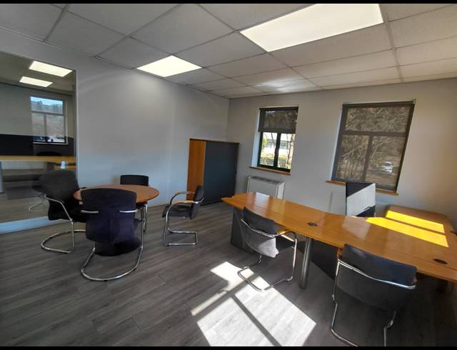160M² OFFICE TO LET IN LYME PARK
